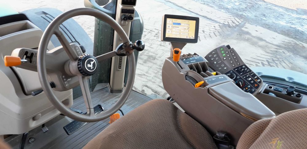 John deere 8285r nie 8320r