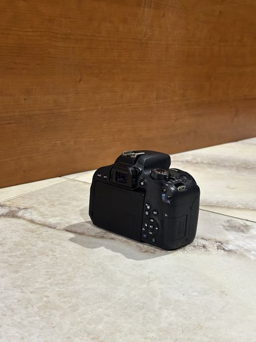 Canon 800D 18-55 дзеркальний фотоапарат