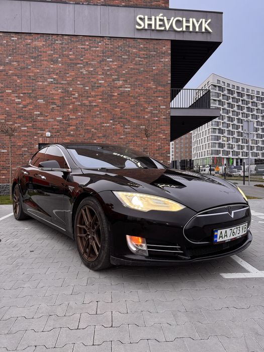 Tesla Model S P85 2014