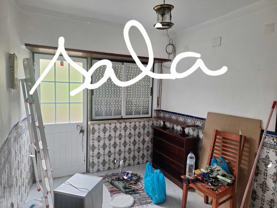 Alugo moradia T2 res chao