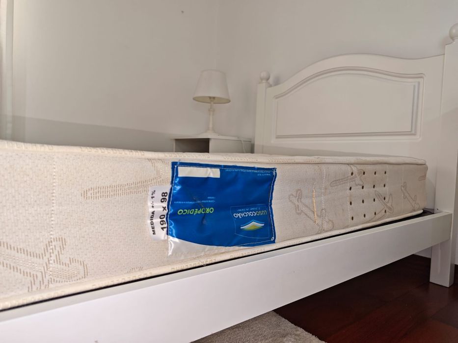 Cama solteiro(a) completa com colchão e estrado