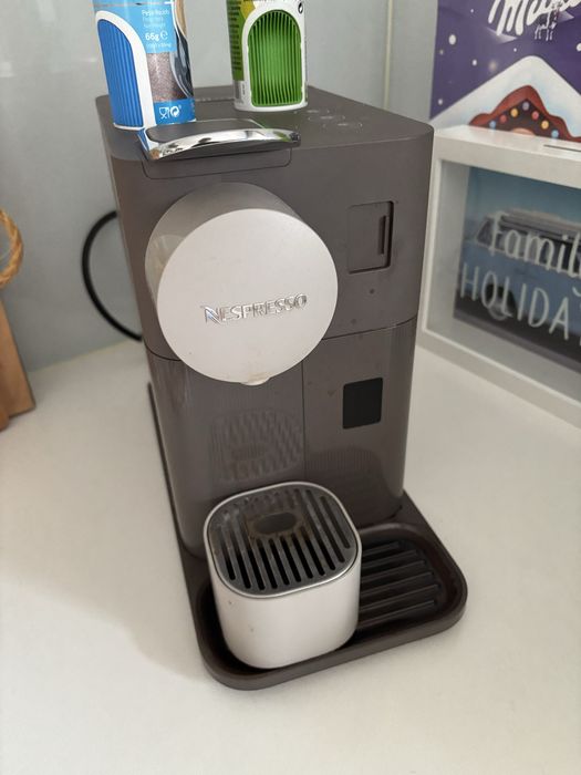 Máquina de café Nespresso Latissima One da DeLonghi