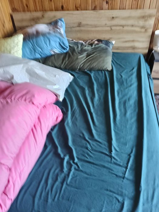 Łóżko z materacem