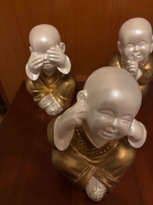 Conjunto de 3 Estátuas / Monges Budas "Não Vejo, Não Ouço, Não Falo" (Dourado e Branco)