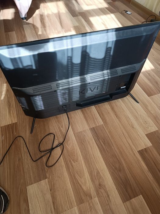 Телевизор KIVI 32H510KD (32 дюйма) в хорошем состоянии