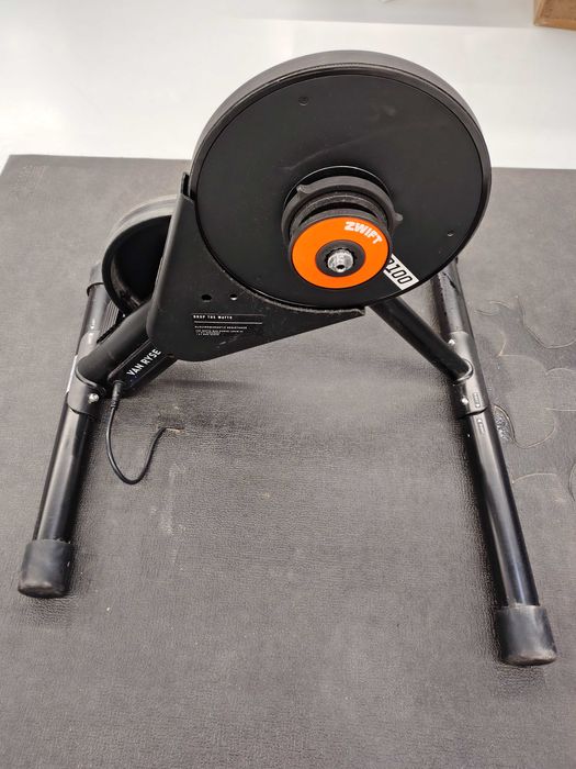 Trenażer rowerowy Van Rysel D100 ze Zwift Cog and Click | Second Life