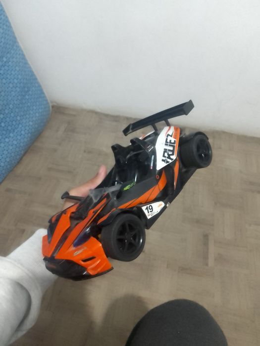 Carro de controle remoto KTM