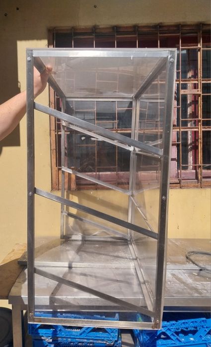 Vitrine acrílica para tabuleiros de pastelaria