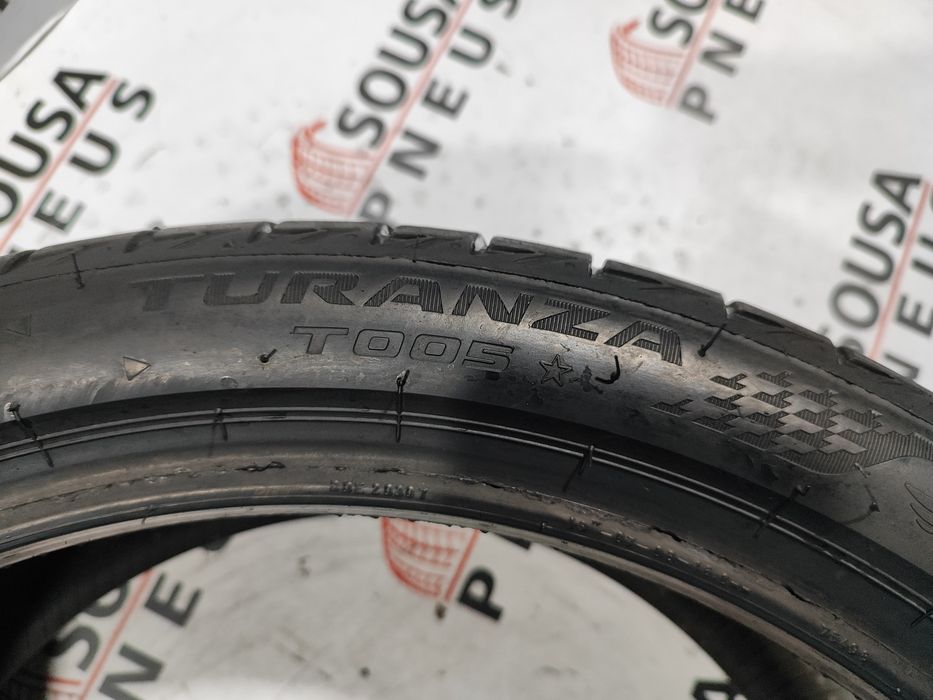 2 pneus semi novos Bridgestone 255-35R19 - Oferta dos Portes