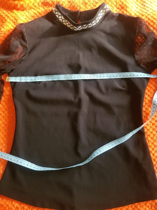 Bluzka czarna ze zdobieniem