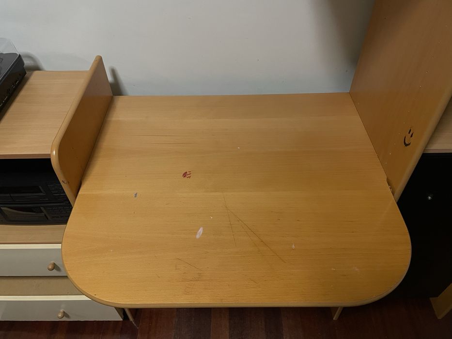 Móvel Conjunto (Secretária, Gavetas e Estantes)