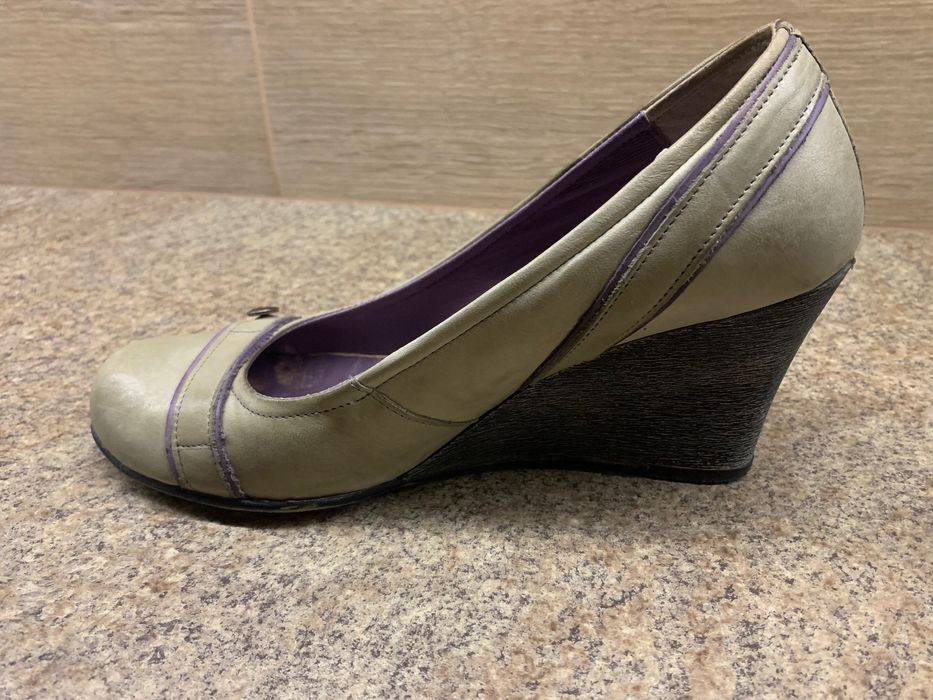 Buty na koturnie karino