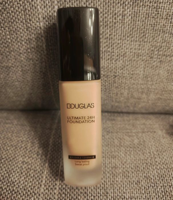 Douglas ultimate 24H foundation almond 50