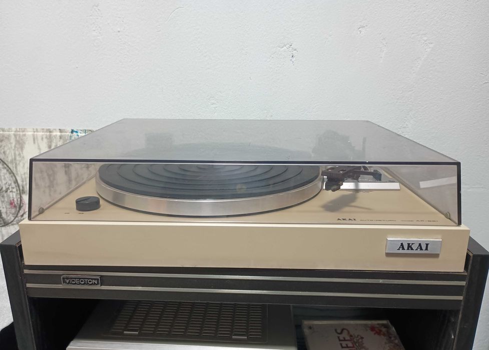 Виниловый проигрователь  Akai AP B21