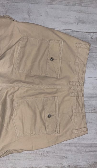 Beżowe spodnie cargo