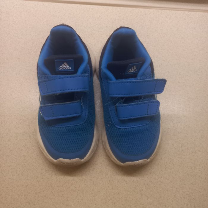 Продам кросівки Adidas.
