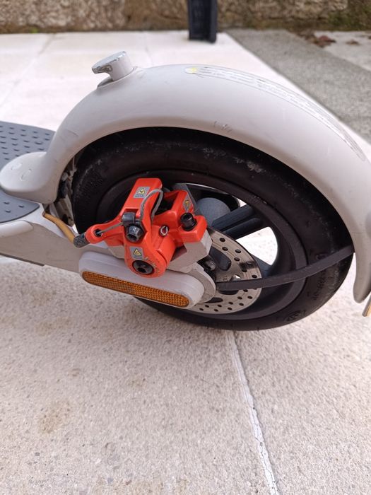 Xiaomi Mi Electric Scooter 3 com amortecedor
Amortecedor 
Pastilhas tr