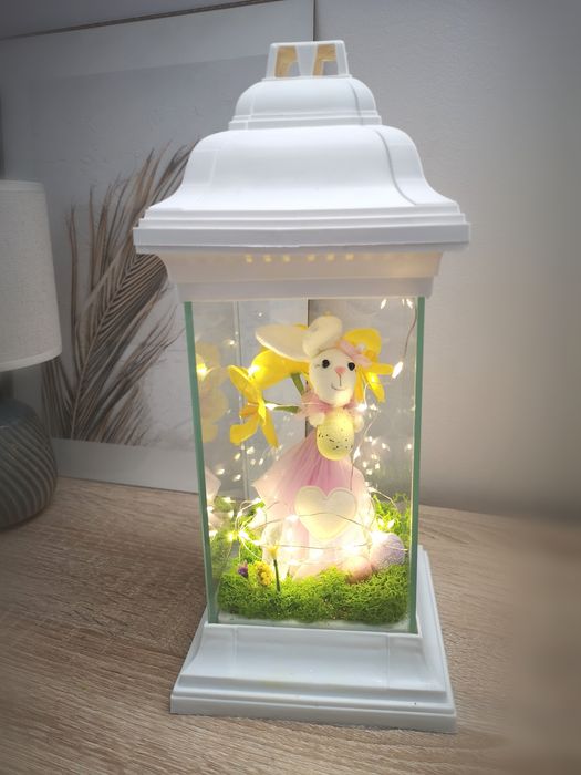 Znicz kapliczka biała Wielkanoc Wielkanocna