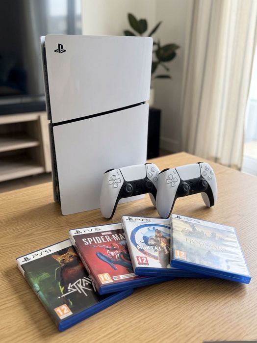 Consola PLAYSTATION PS5 Slim + 2 Comandos 1TB (Edição Standard) - SONY