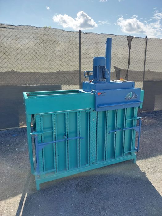 Belownica prasa dwukokorowa do foli makulatury kartonu odpadów śmieci