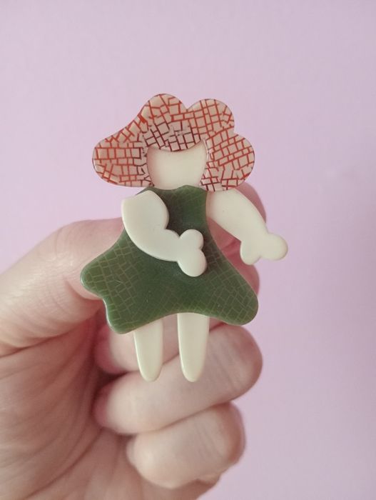 Lea Stein Paris broszka dziewczynka vintage