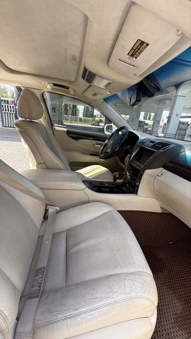 Lexus ls 600 hl в очень хорошем состоянии весь в родной краске!