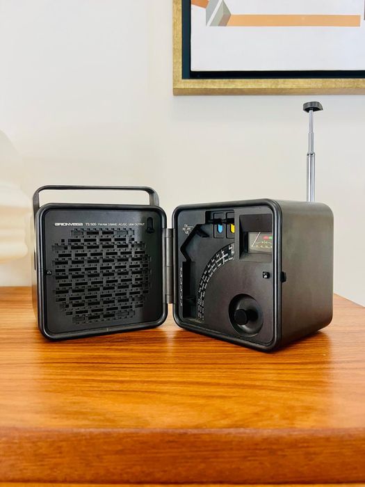 Rádio preto Brionvega cubo - vintage