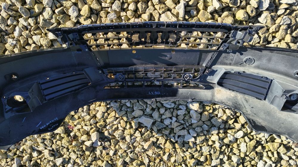 Zderzak przedni 4xPDC LY9B Audi A4 B8 8K 8K0 08- przedlift ORYGINAL