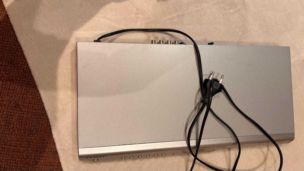 leitor de dvd da marca Samsung com comando