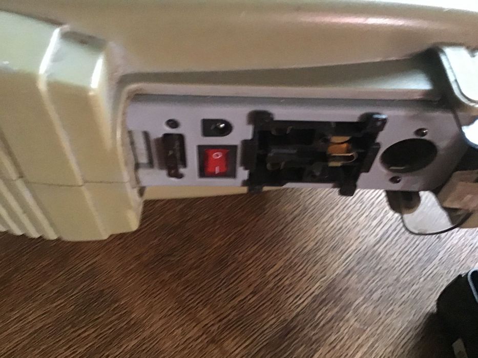 Інвертор компресор ліхтар Halfords portable power pack 200