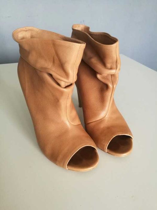 Buty Badura z odkrytym palcem