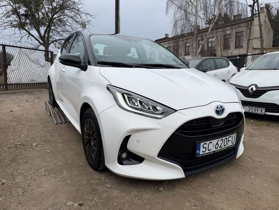 Toyota Yaris Full/Led/Czarny/dach/Navi/Kamera/ACC/Lane/Assist/Bezwypadkowy/Vat23%