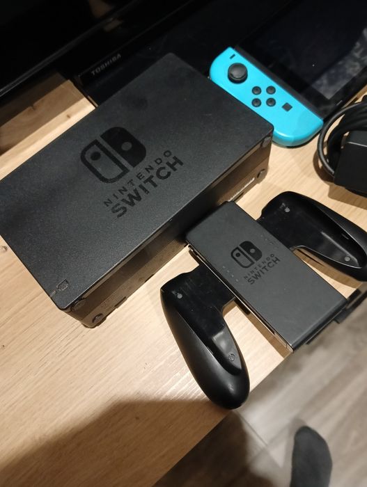 Gra Nintendo Switch V2 mało używana +2gry  w cenie