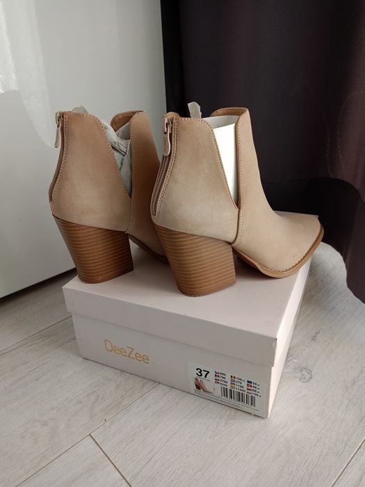 Botki zamszowe DeeZee beż r. 37