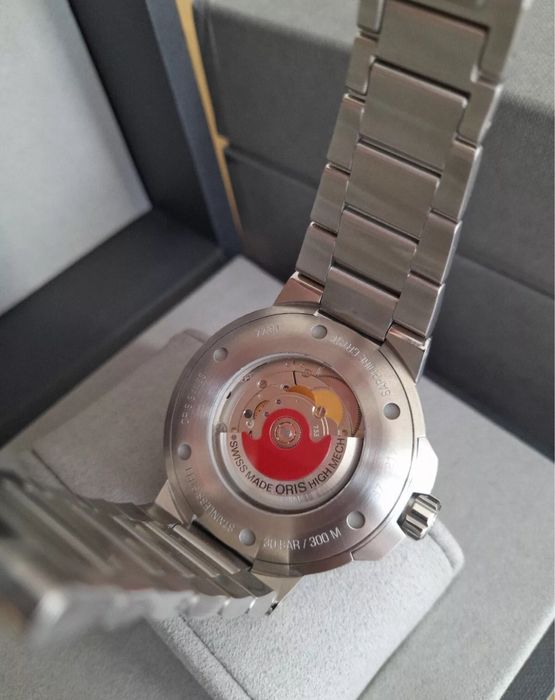 Oris Aquis Date 300 m