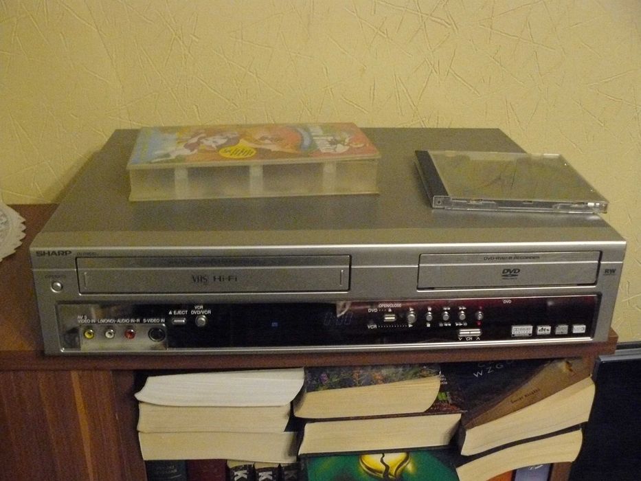Przegrywarka kaset wideo Vhs na dvd  Sharp