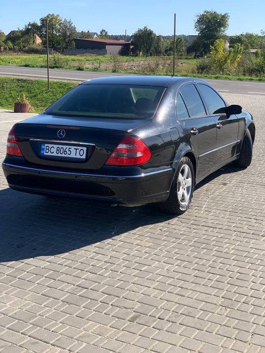 Mercedes Benz E211 2004 рік