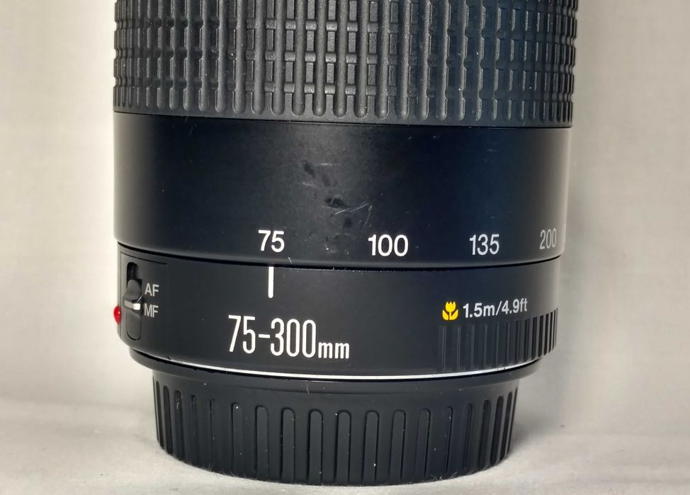 Обьектив Canon EF 75-300mm f/4-5.6II