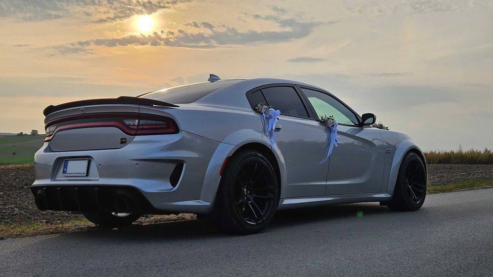 Auto do ślubu Dodge Charger 500KM Widebody Mustang Challenger Camaro