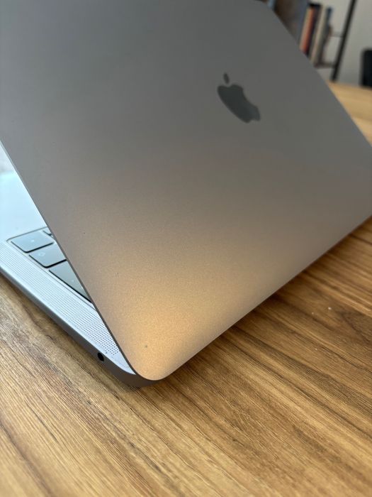 MacBook Air Intel 8GB RAM