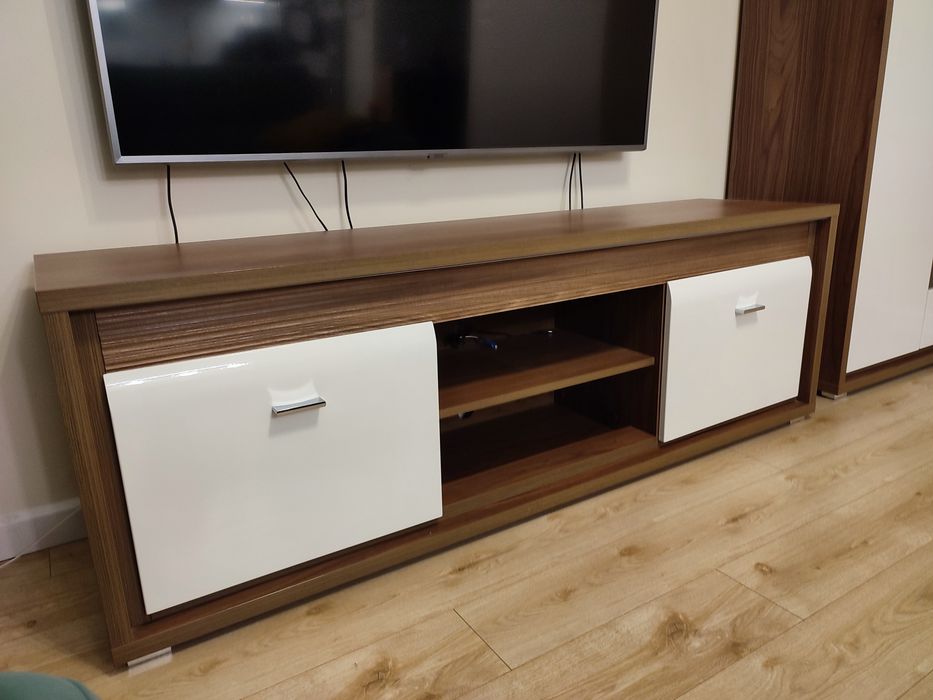 Szafka RTV z kolekcji Dallas