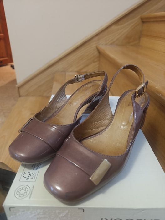 Buty w stylu Mary Jane skóra naturalna/Gino Rossi