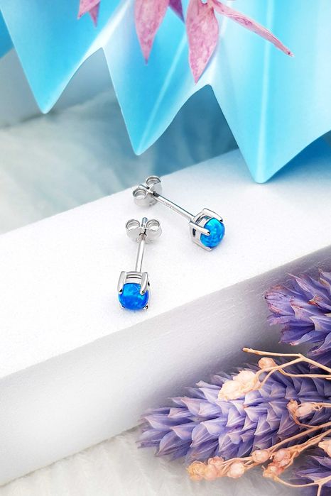 Srebrne okrągłe kolczyki z niebieskimi opalitami pr. 925