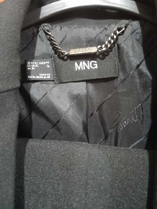 Fatos, calças e blazer