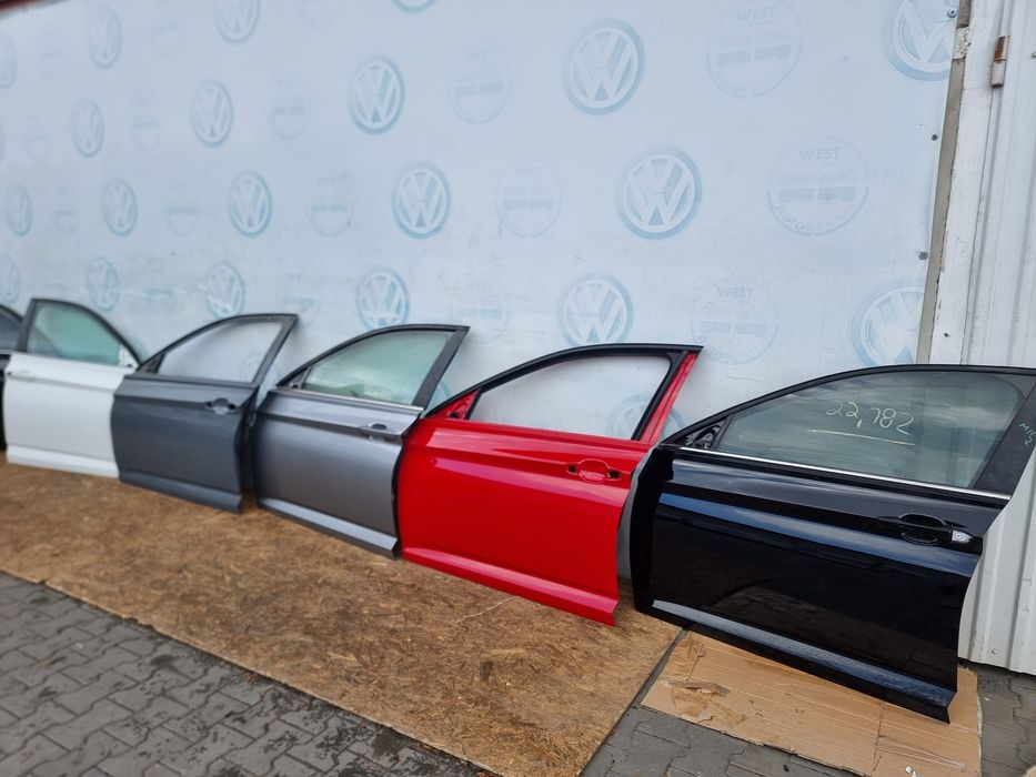 Двері передні Jetta mk7 права ліва передня дверка дверь передняя мк 7