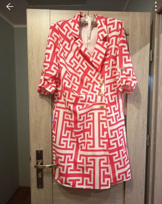 Sukienka    .        .