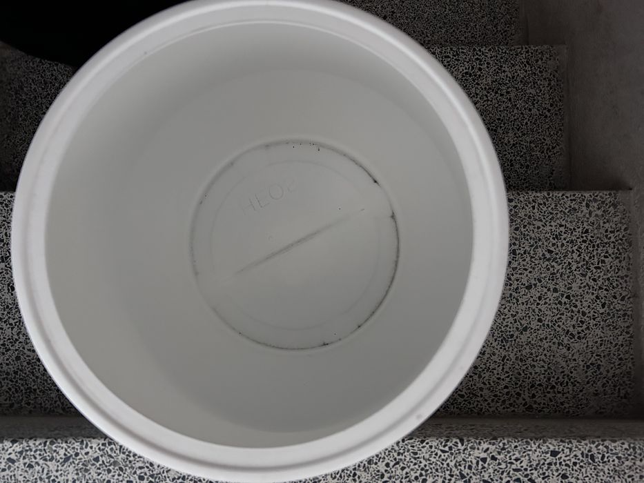 Vaso branco em plastico