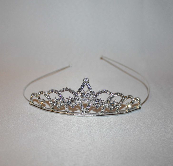 Tiara korona do włosów błyszcząca z cyrkoniami srebrna