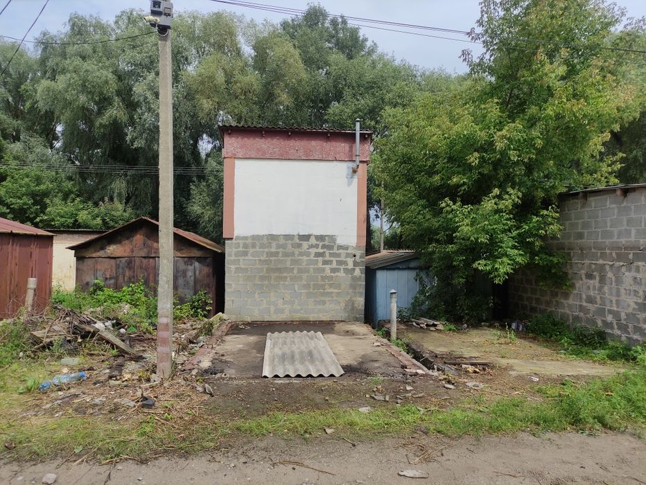 Продам недобудований великий гараж (місце під СТО)