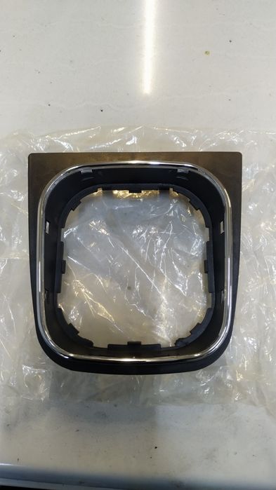 Пластик накладка кулисы Volkswagen Golf  1K0711113CE